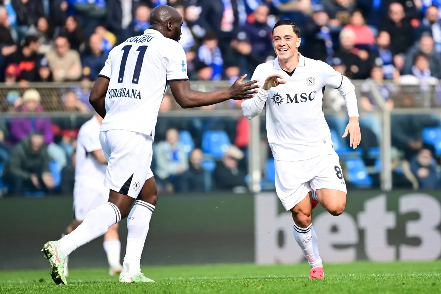 نابولي اكتفى بالتعادل مع إنتر في قمة «الكالتشيو» (أ.ف.ب)