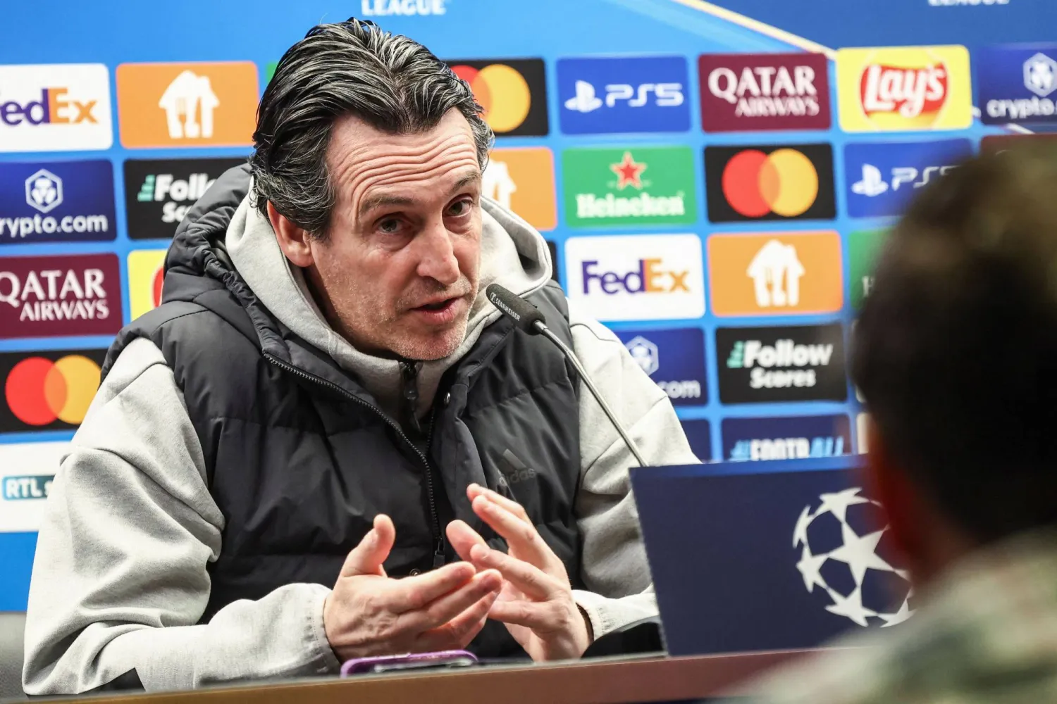 أوناي إيمري مدرب أستون فيلا (أ.ف.ب)