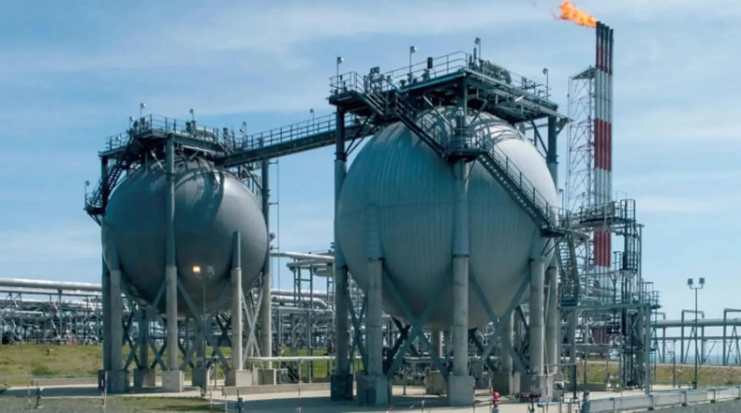 محطة للغاز الطبيعي المسال تديرها شركة «سخالين» للطاقة في جزيرة سخالين بالمحيط الهادئ (رويترز)