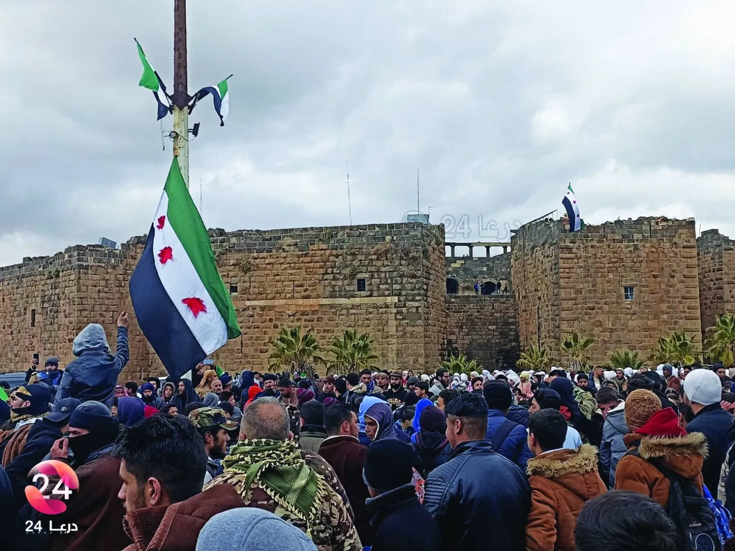 مدينة بصرى الشام بريف درعا تظاهرت أمس رفضاً لتصريحات نتنياهو (درعا 24)