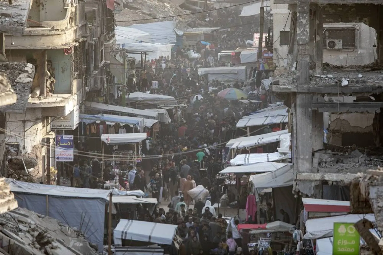 Palestinians shop at a market during the holy month of Ramadan in the city of Khan Younis, southern Gaza Strip, 05 March 2025. (EPA)