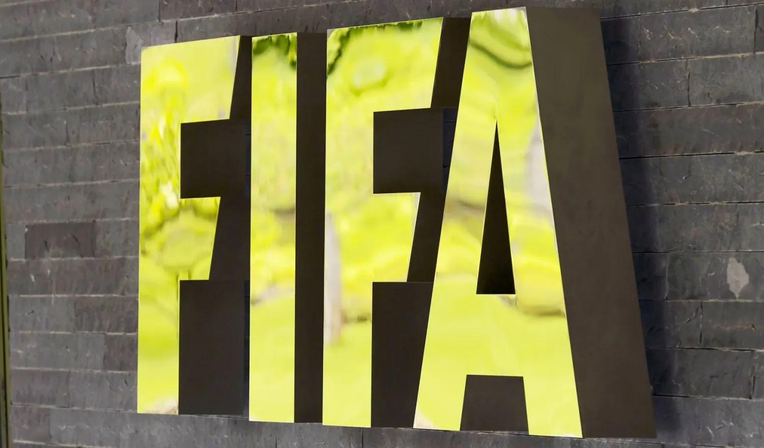 «فيفا» أصدر عقوبة رادعة للمدرب المدان (الشرق الأوسط)