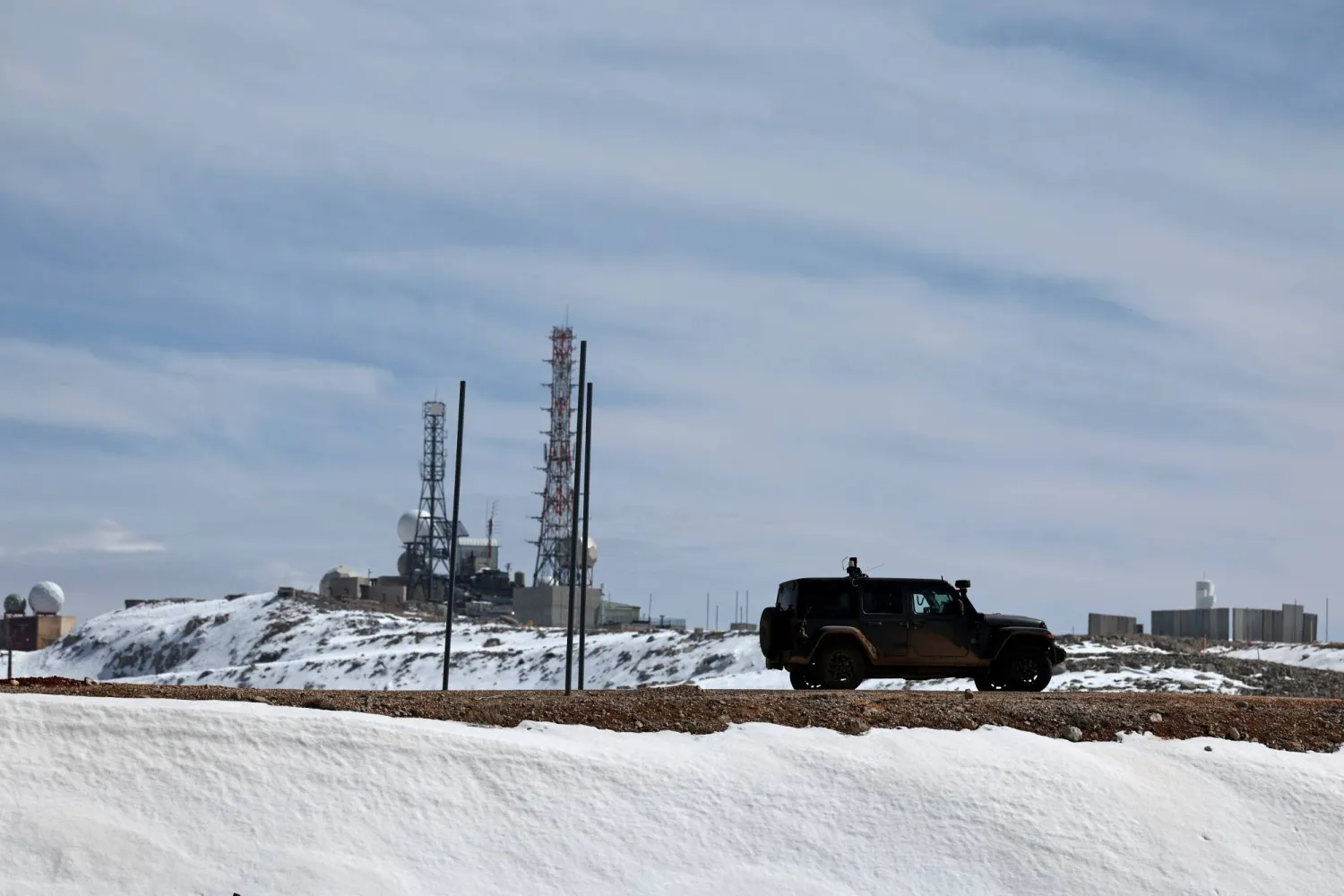 آلية إسرائيلية خلال دورية في الجولان (إ.ب.أ)