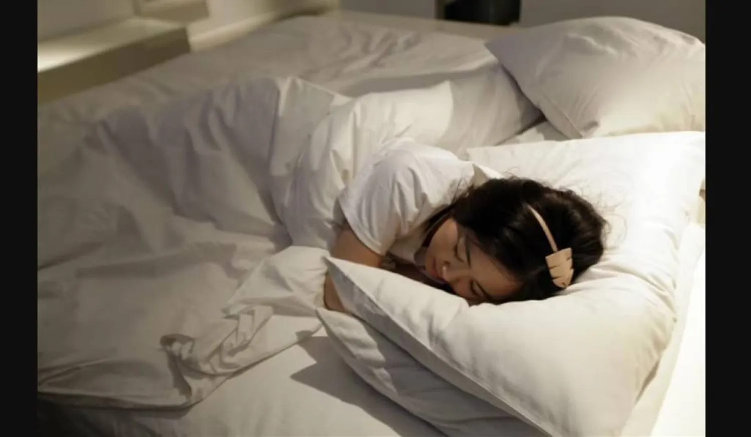 مع تقدمنا ​​في العمر نميل إلى الاستيقاظ من النوم بشكل متكرر (رويترز)