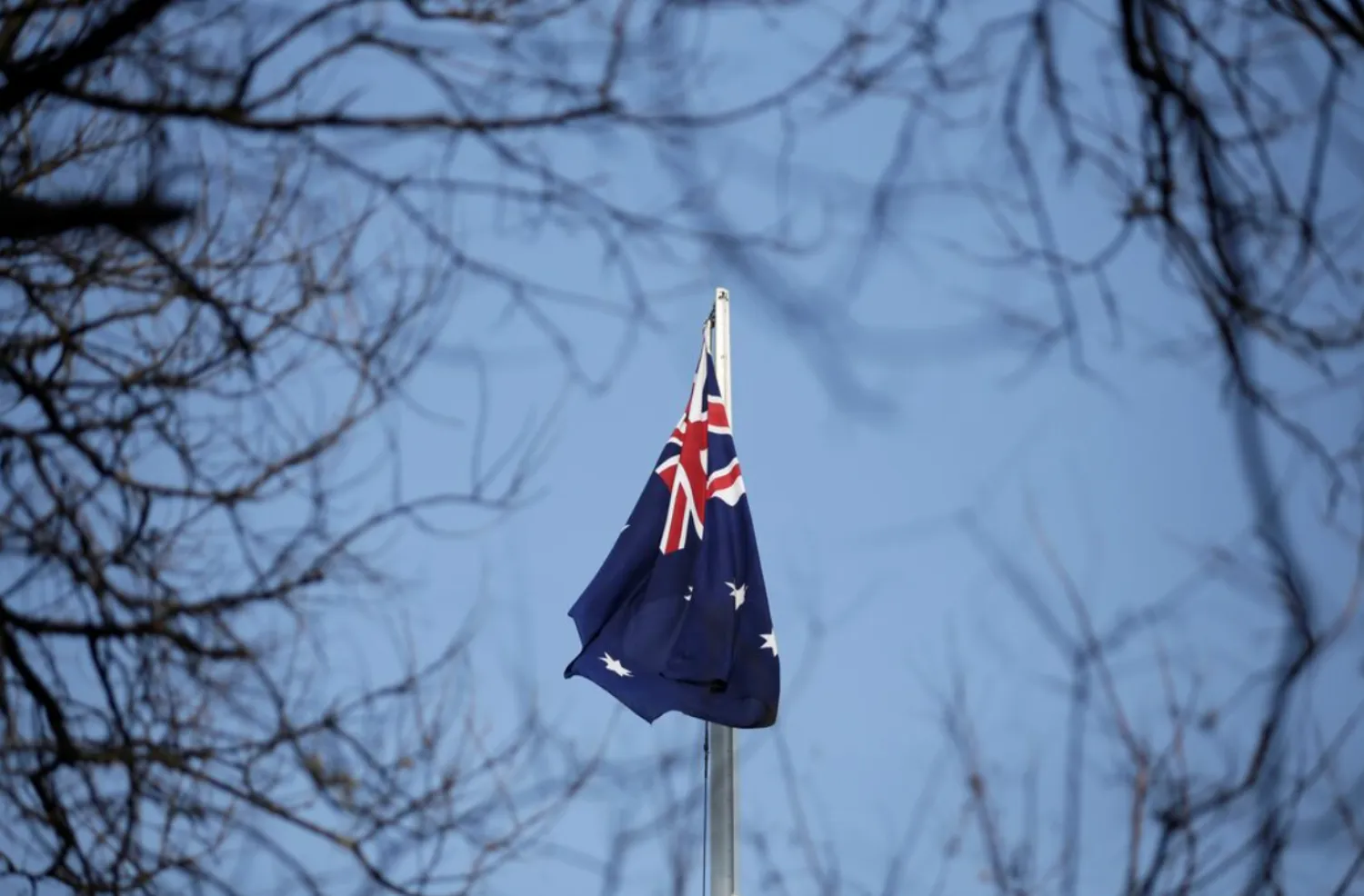 مراهق يحمل بندقية يتمكن من صعود طائرة تجارية في مطار قريب من ملبورن بأستراليا (رويترز)