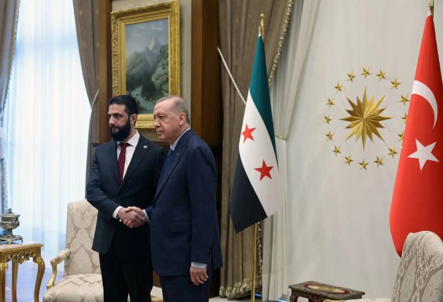 إردوغان مستقبلاً الرئيس السوري الانتقالي أحمد الشرع في أنقرة في فبراير الماضي (الرئاسة التركية)