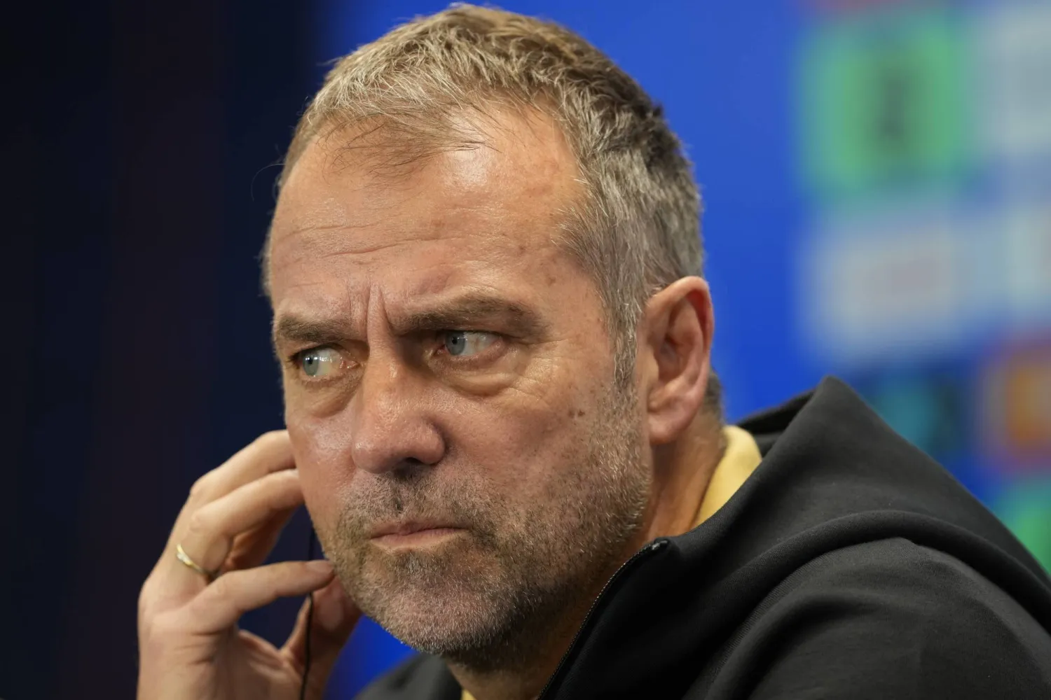 هانز فليك مدرب برشلونة (إ.ب.أ)