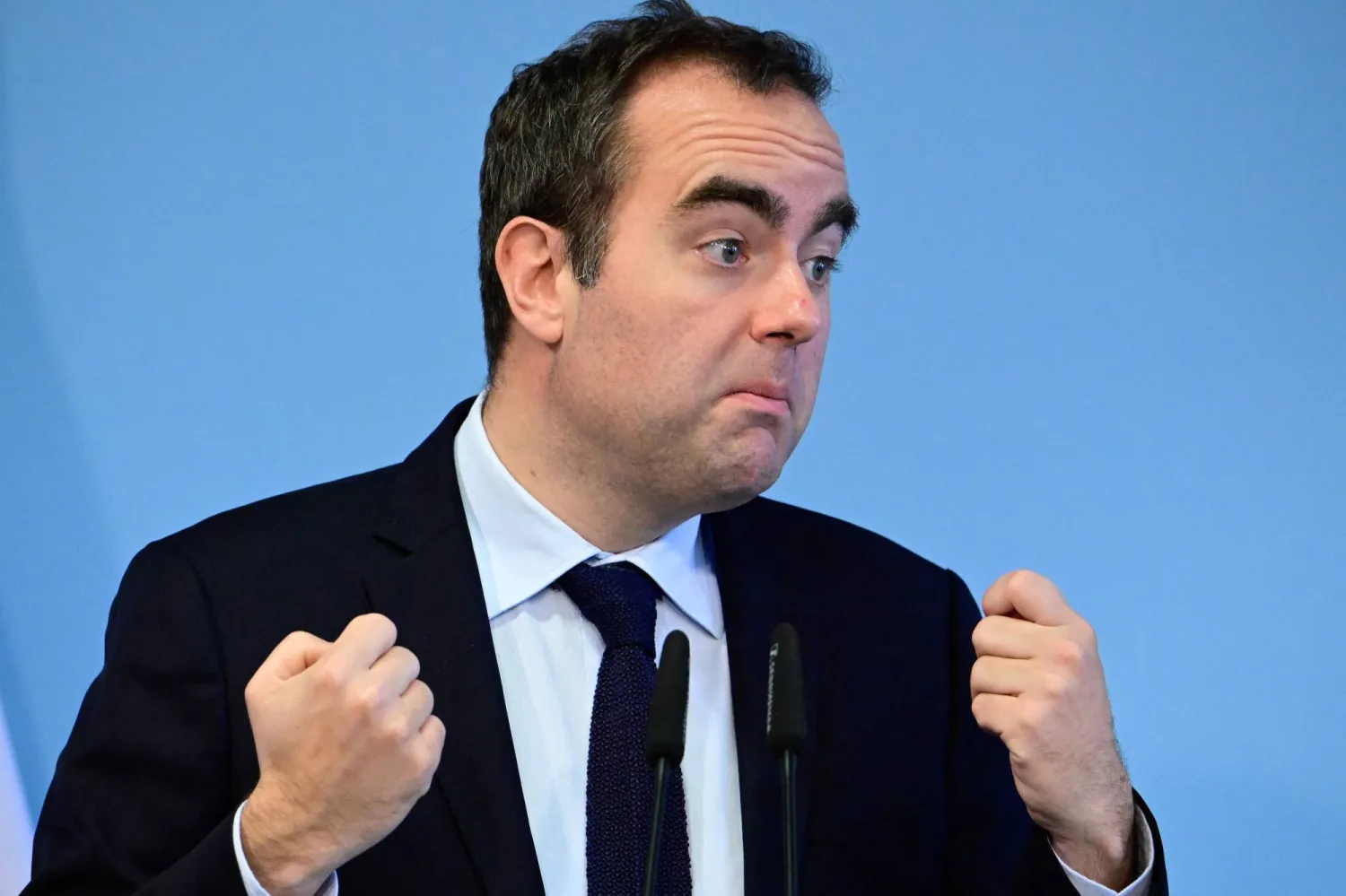 وزير الدفاع الفرنسي سيباستيان لوكورنو (أ.ف.ب)