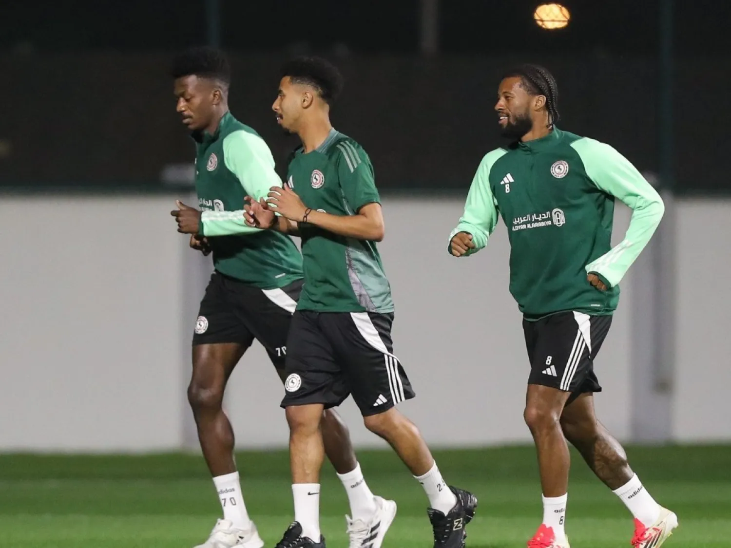 لاعبو الاتفاق خلال استعداداتهم للمباراة (نادي الاتفاق)