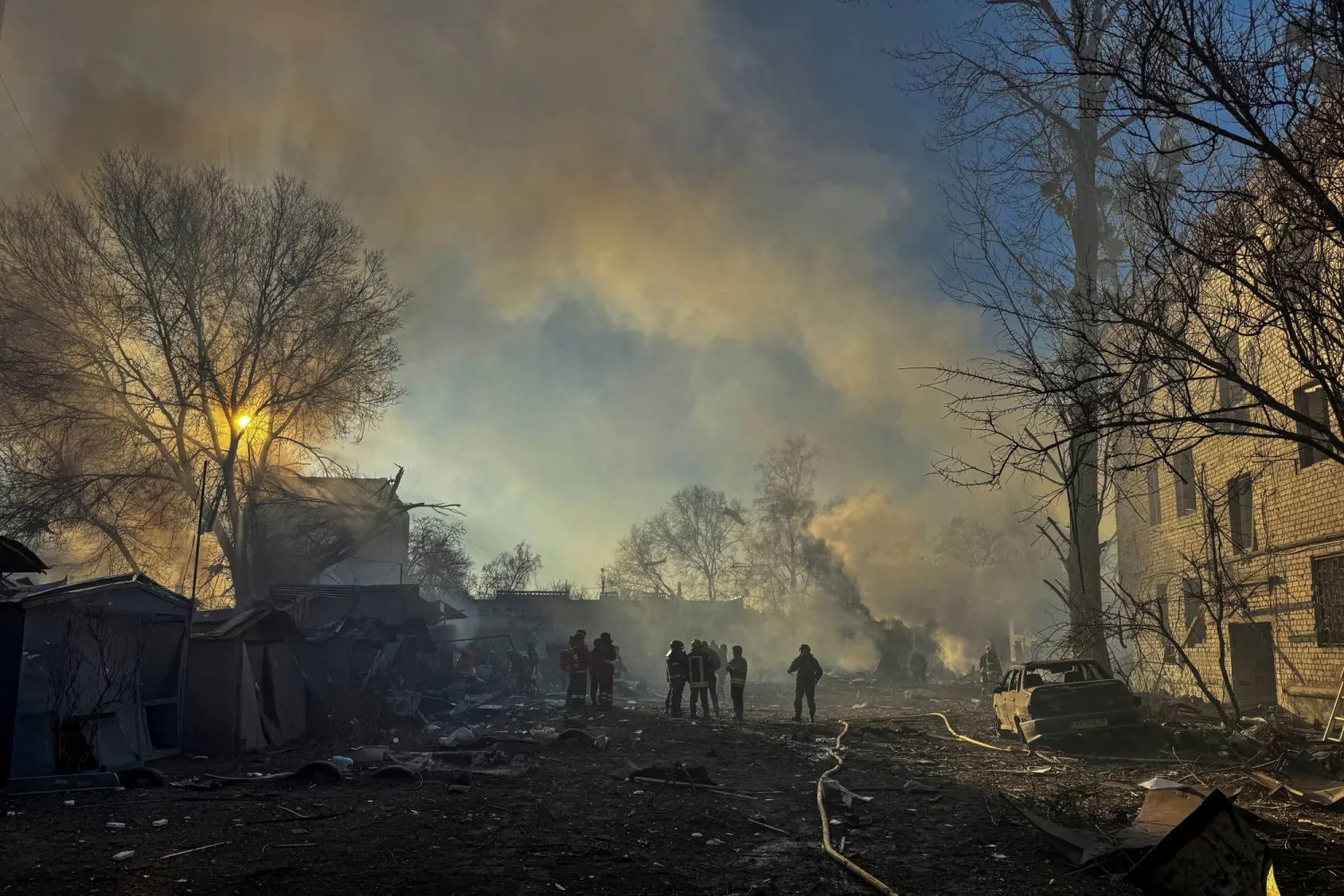 Rescuers work at the site of a Russian missile strike, amid Russia's attack on Ukraine, in Kharkiv, Ukraine March 7, 2025. REUTERS/Vitalii Hnidyi     