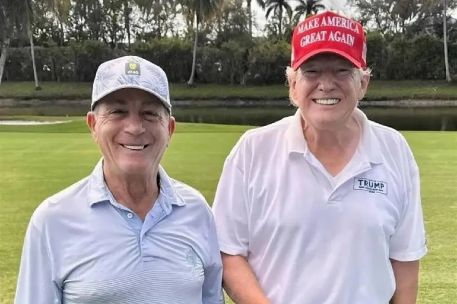 السفير ميشال عيسى مع الرئيس الأميركي دونالد ترمب (صورة متداولة عبر وسائل التواصل الاجتماعي)