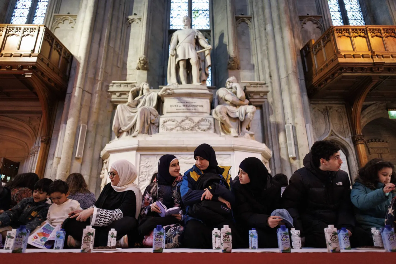 حفل الإفطار المفتوح في قاعة غيلدهول بلندن (إ.ب.أ)