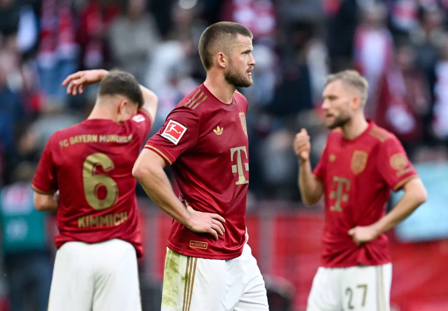 حسرة لاعبي بايرن ميونيخ إثر الهزيمة من بوخوم (د.ب.أ)