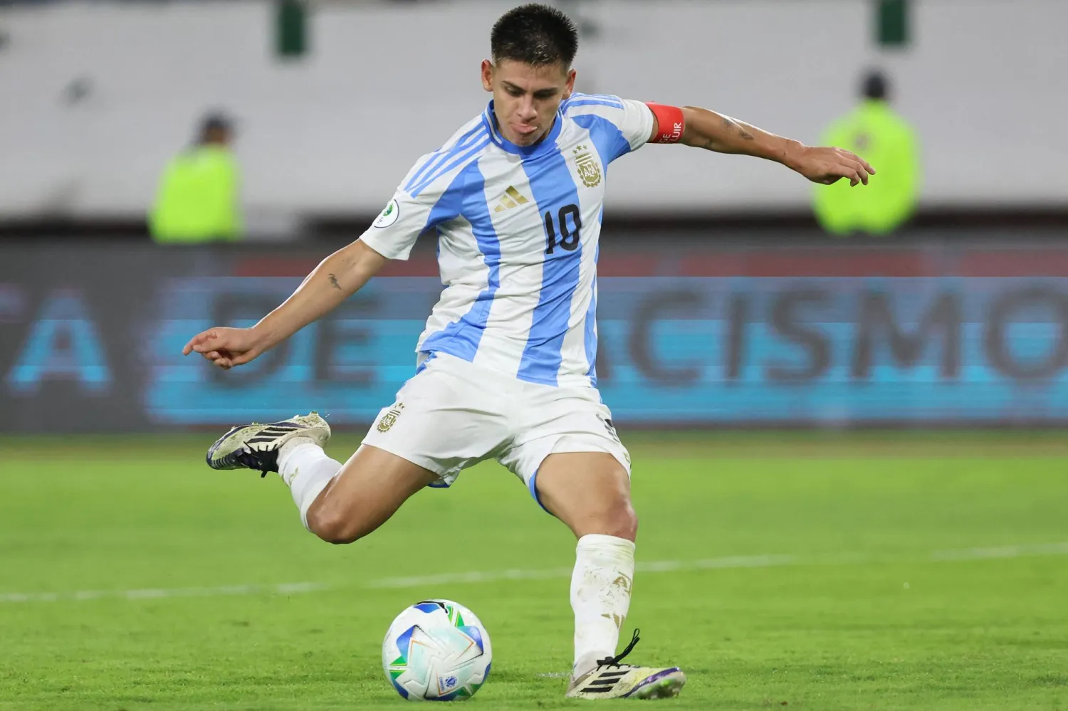 كان إيشيفيري أفضل موهبة في بطولة أميركا الجنوبية للشباب تحت 20 عاماً في فنزويلا (أ.ف.ب)