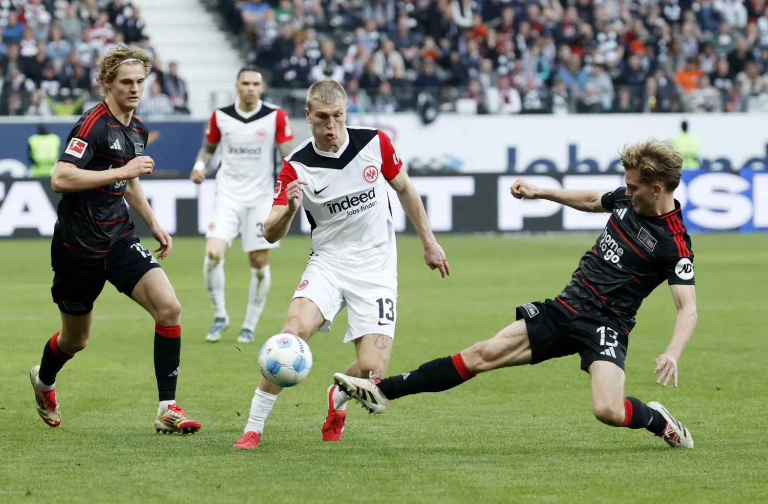 فرانكفورت سقط من جديد أمام برلين (رويترز)