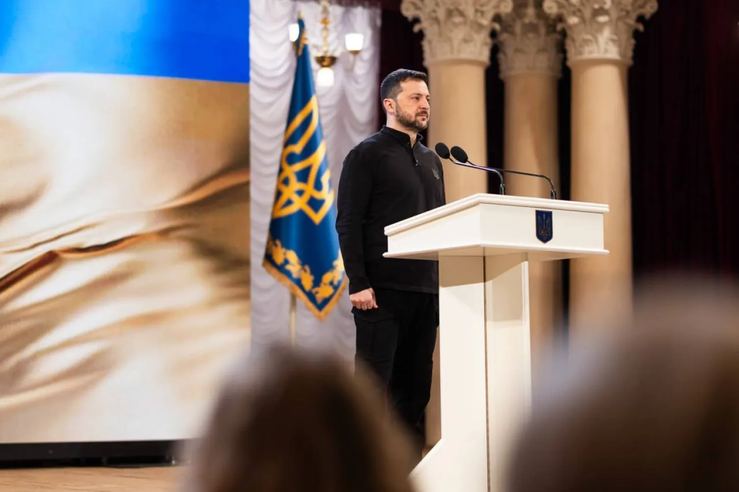 الرئيس الأوكراني فولوديمير زيلينسكي خلال إلقائه كلمة في حفل توزيع جائزة «تاراس شيفتشينكو» الثقافية في كييف (قناته عبر تلغرام)