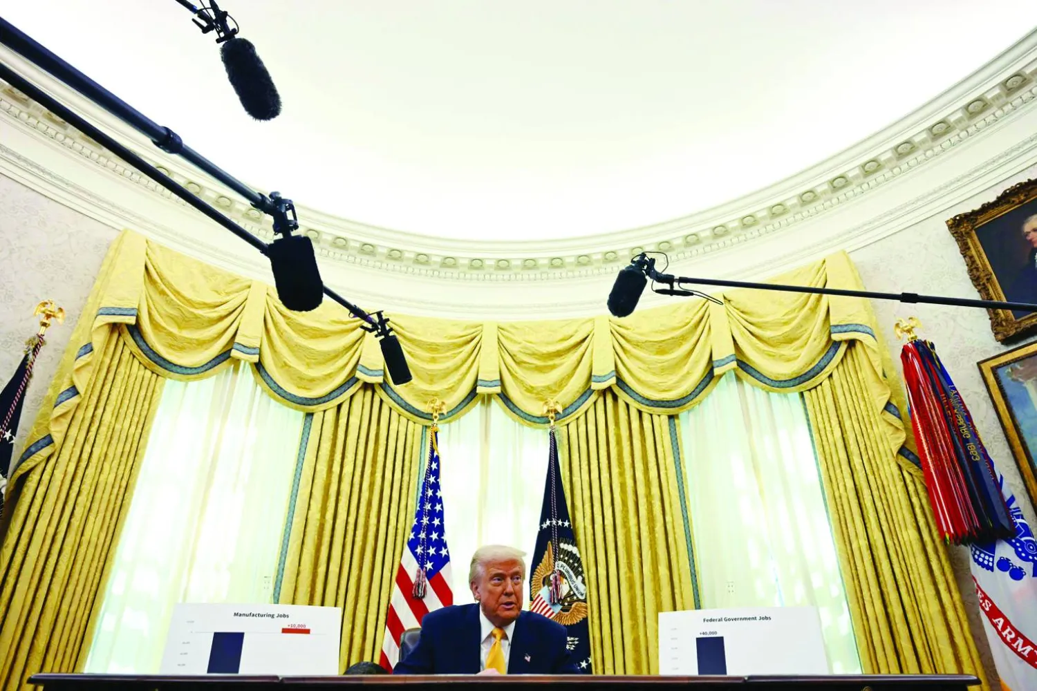 
ترمب يتحدث من المكتب البيضاوي في البيت الأبيض الجمعة (أ.ف.ب)