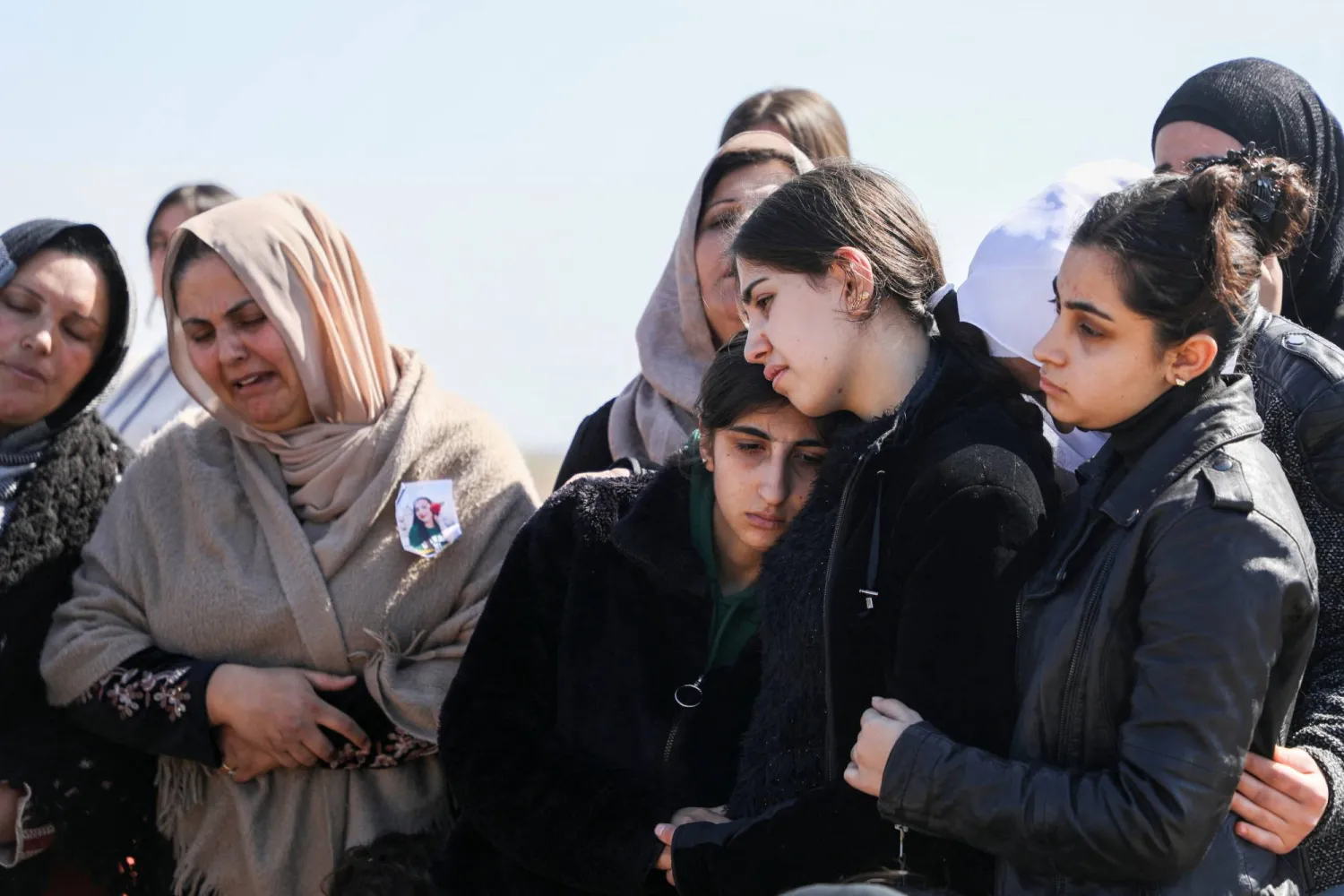 من جنازة أحد قتلى الاشتباكات في اللاذقية (رويترز)