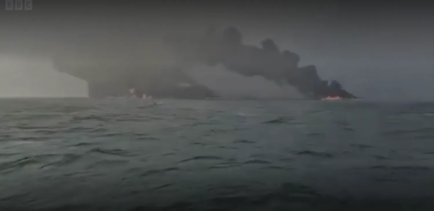 صورة للحادث من فيديو حصلت عليه هيئة الإذاعة البريطانية (بي بي سي)