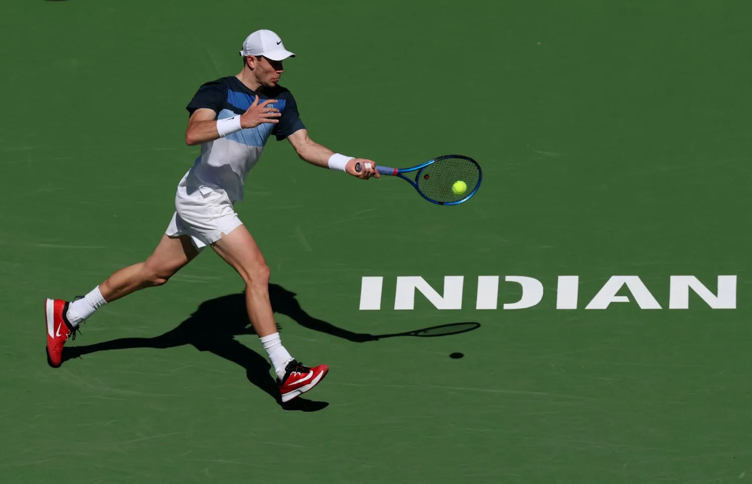 البريطاني جاك درايبر يتقدم في انديان ويلز (أ.ف.ب)