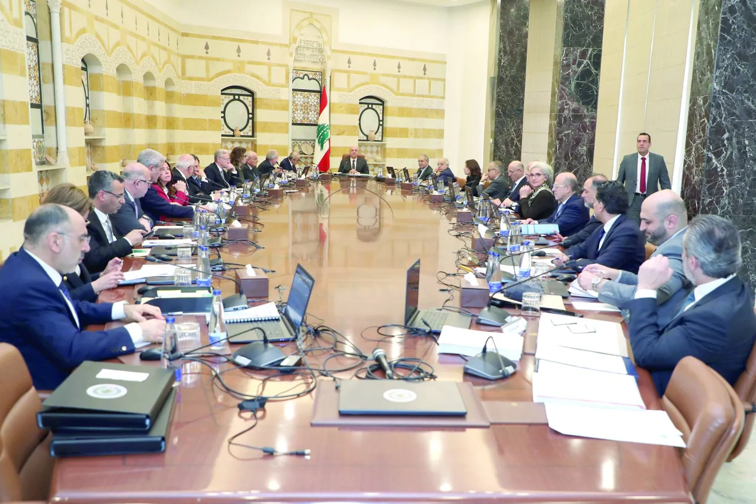 جلسة الحكومة اللبنانية أثناء انعقادها في القصر الجمهوري (الرئاسة اللبنانية)