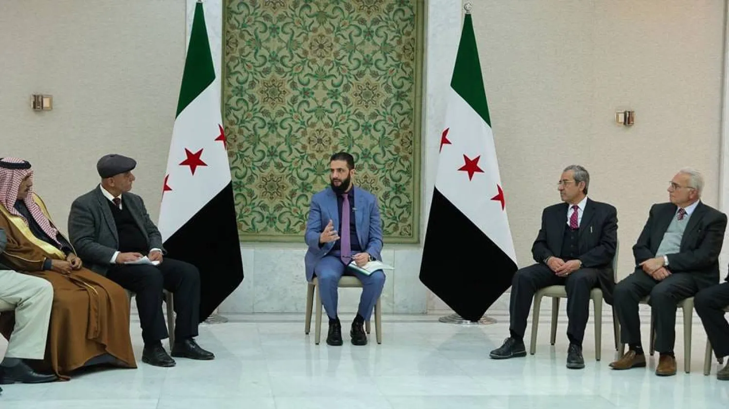 الشرع يجتمع مع وفد من السويداء في القصر الرئاسي (سانا)