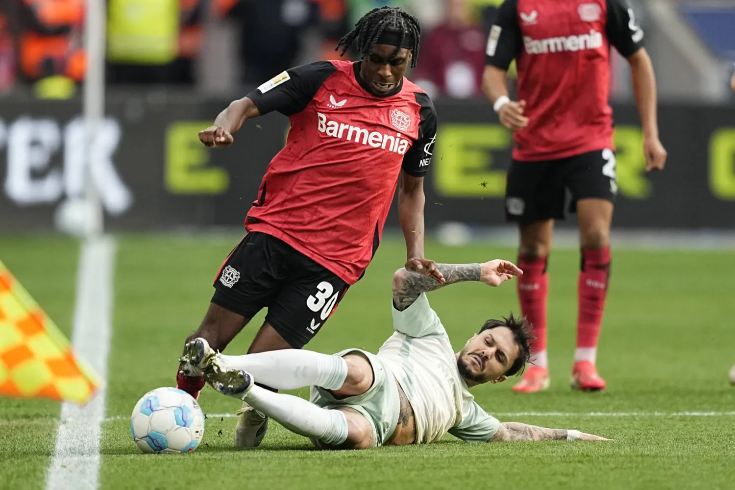 وضع سقف للرواتب في البوندسليغا أصبح ضرورياً (أ.ب)