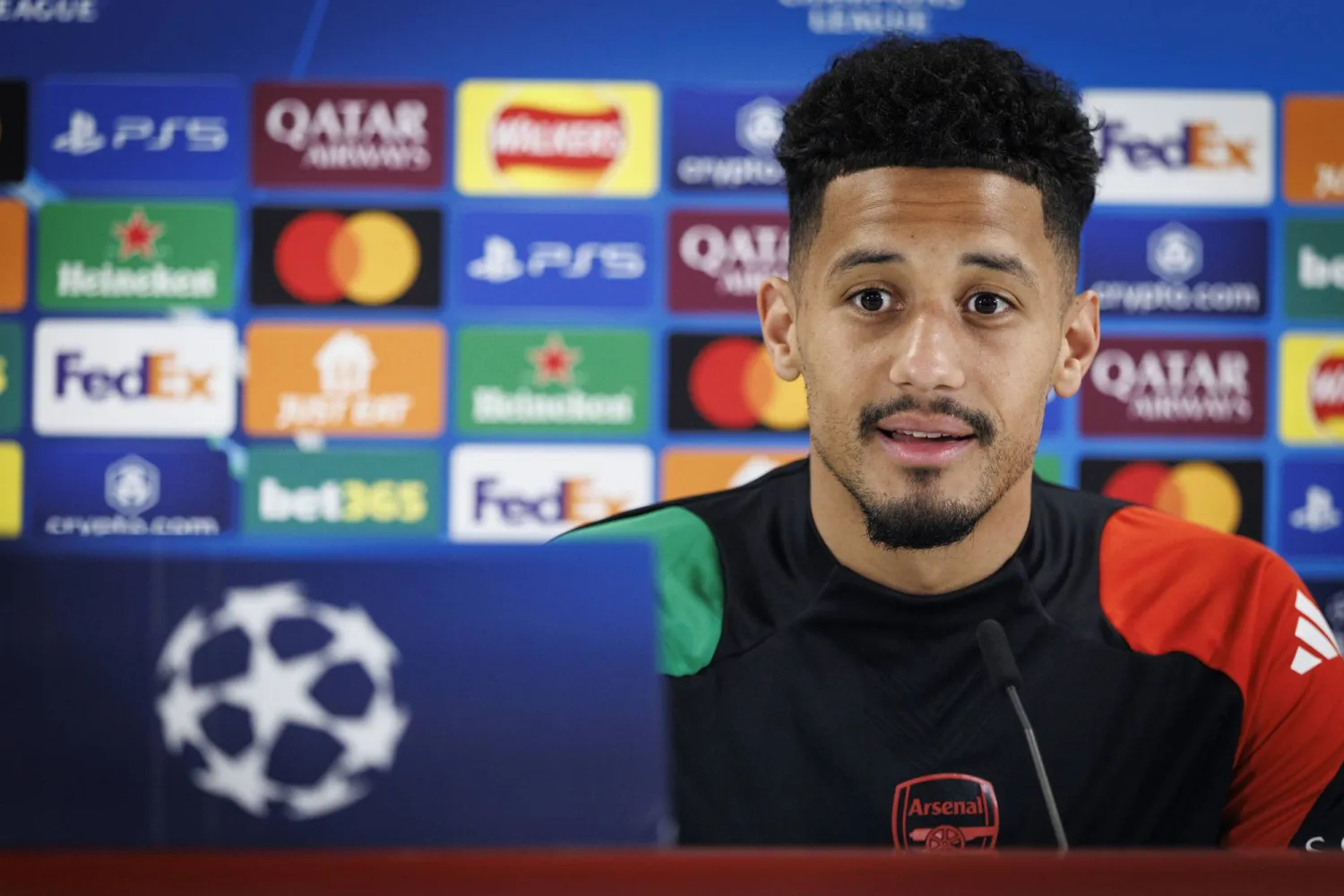 ويليام ساليبا مدافع آرسنال (إ.ب.أ)