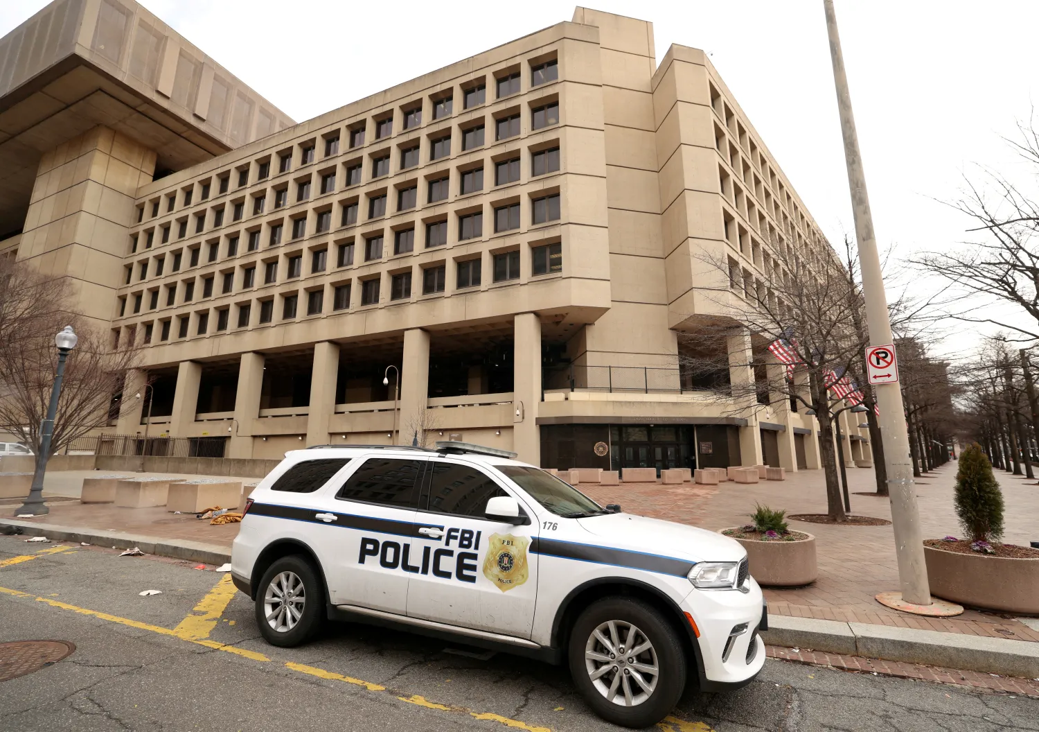   FILE PHOTO: An FBI police car stands outside FBI headquarters, in Washington, US. February 3, 2025. REUTERS/Kevin Lamarque/File Photo