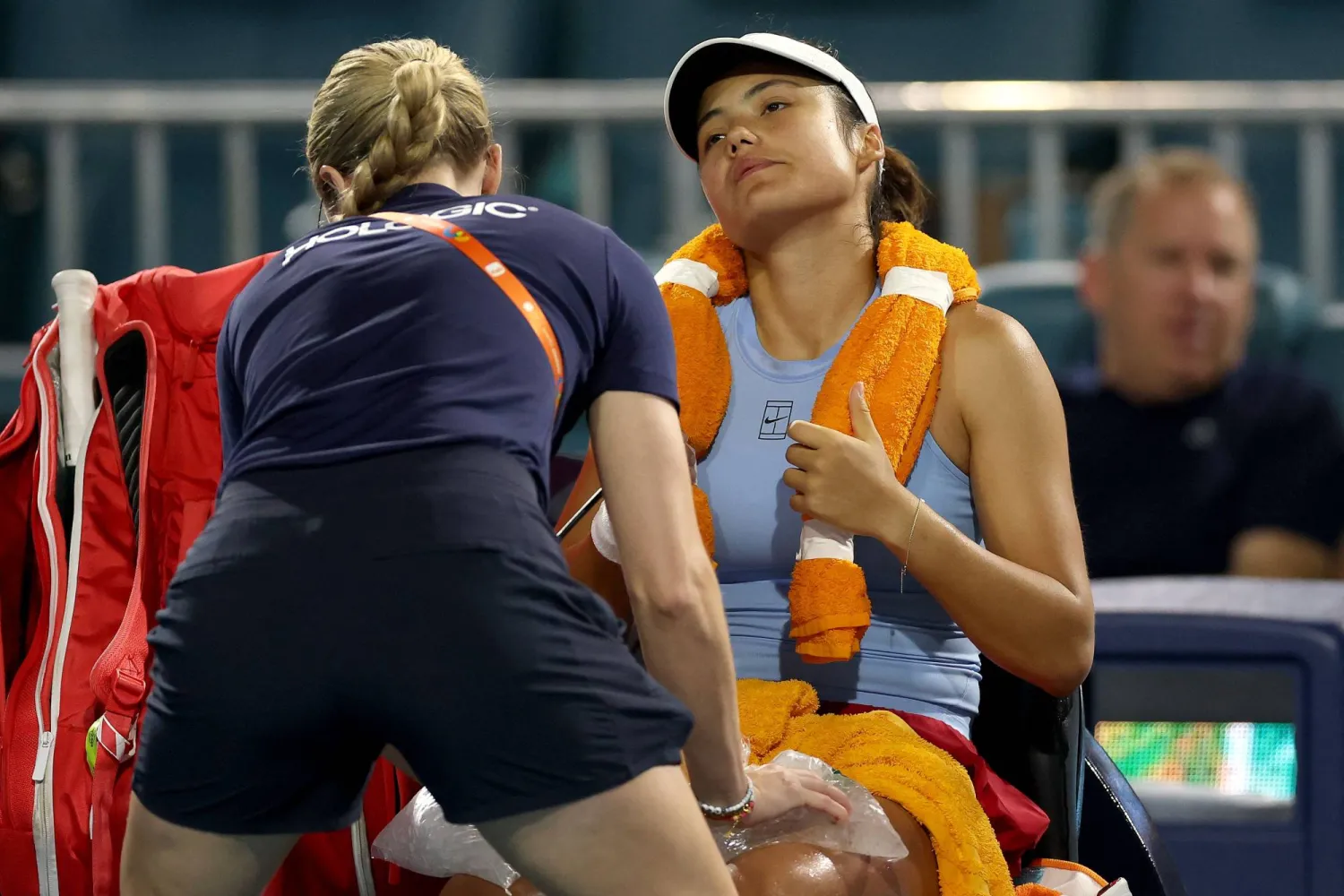 إيما رادوكانو قبل الانسحاب من التصفيات (أ.ف.ب)