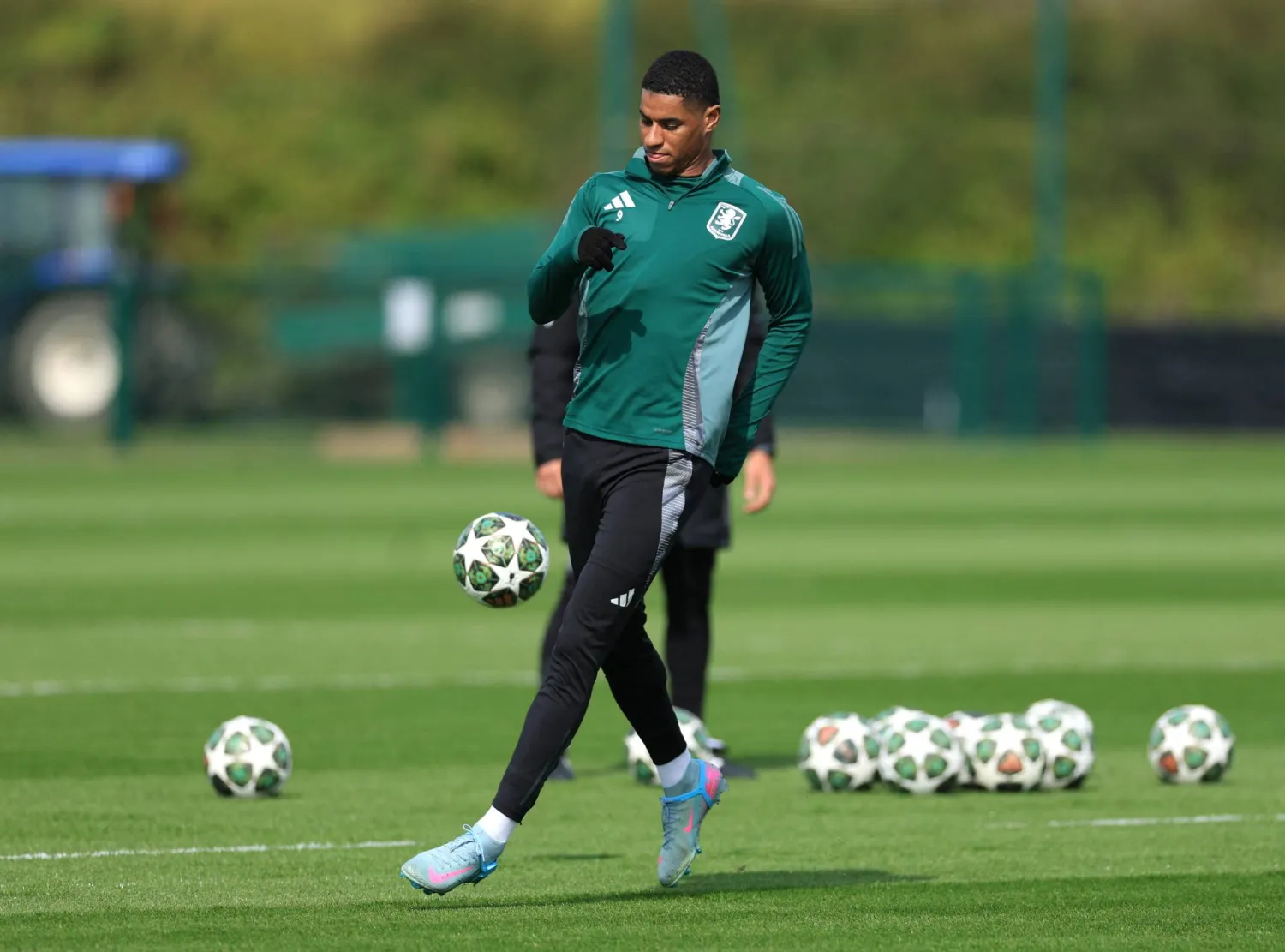 راشفورد خلال تدريبات أستون فيلا (رويترز)