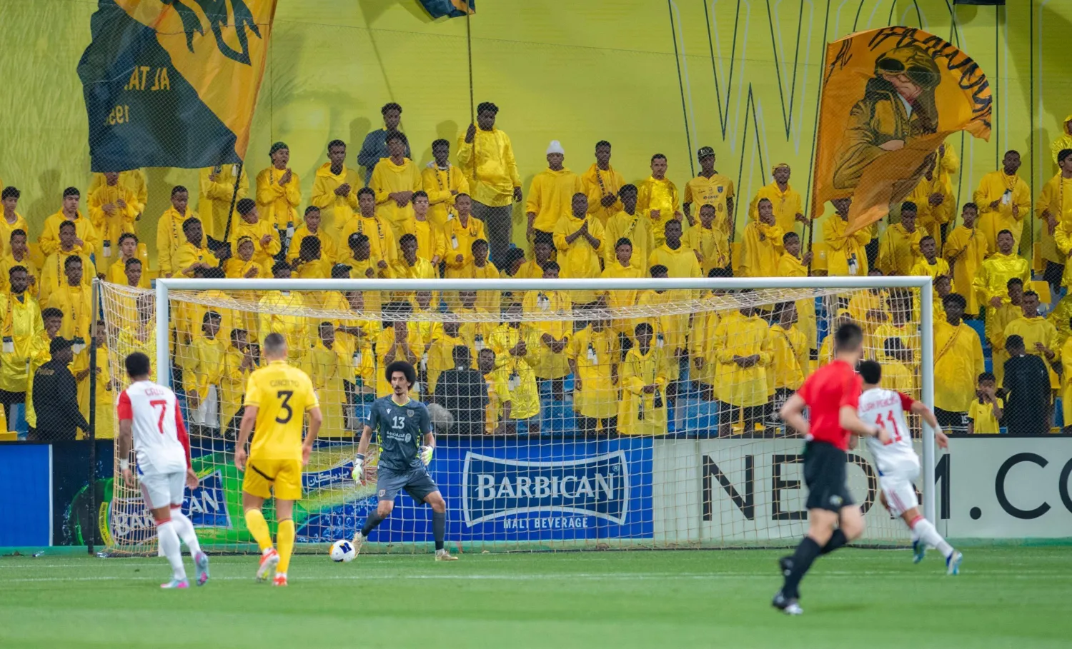 من مباراة التعاون والشارقة الإماراتي (نادي التعاون)