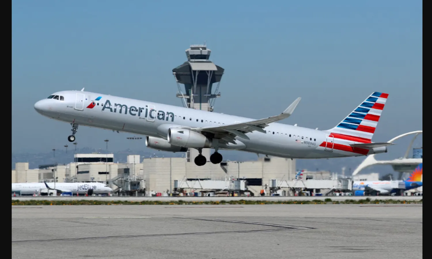 طائرة تابعة للخطوط الجوية الأميركية (رويترز)