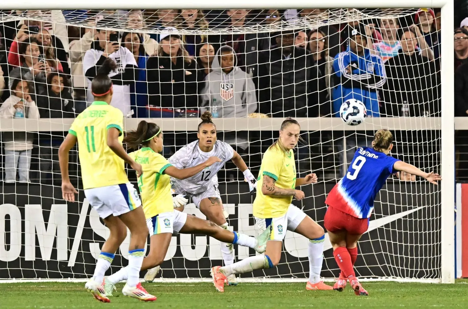 كرة القدم النسائية حققت تقدماً ملحوظاً في منافساتها على مستوى العالم (أ.ف.ب)