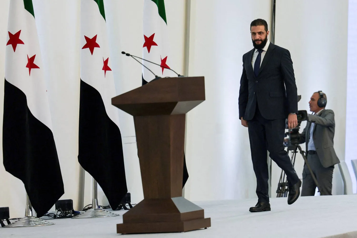 الرئيس السوري أحمد الشرع (رويترز)