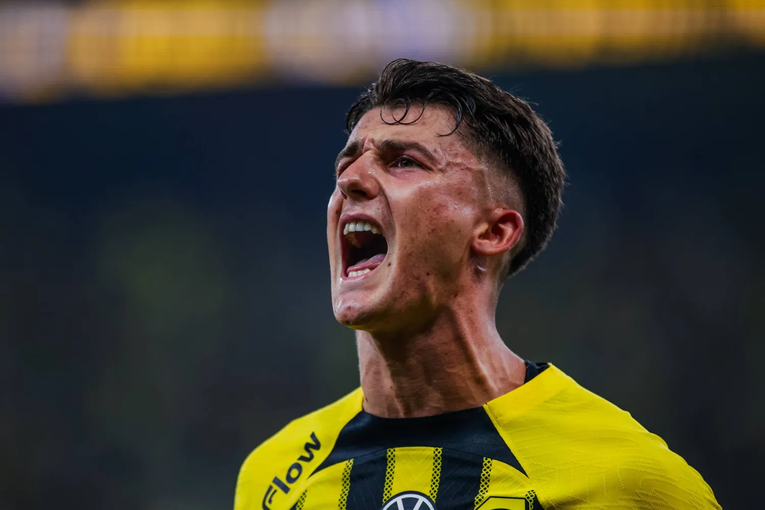 أوناي هيرنانديز محتفلاً بهدفه في مرمى العروبة (الدوري السعودي)