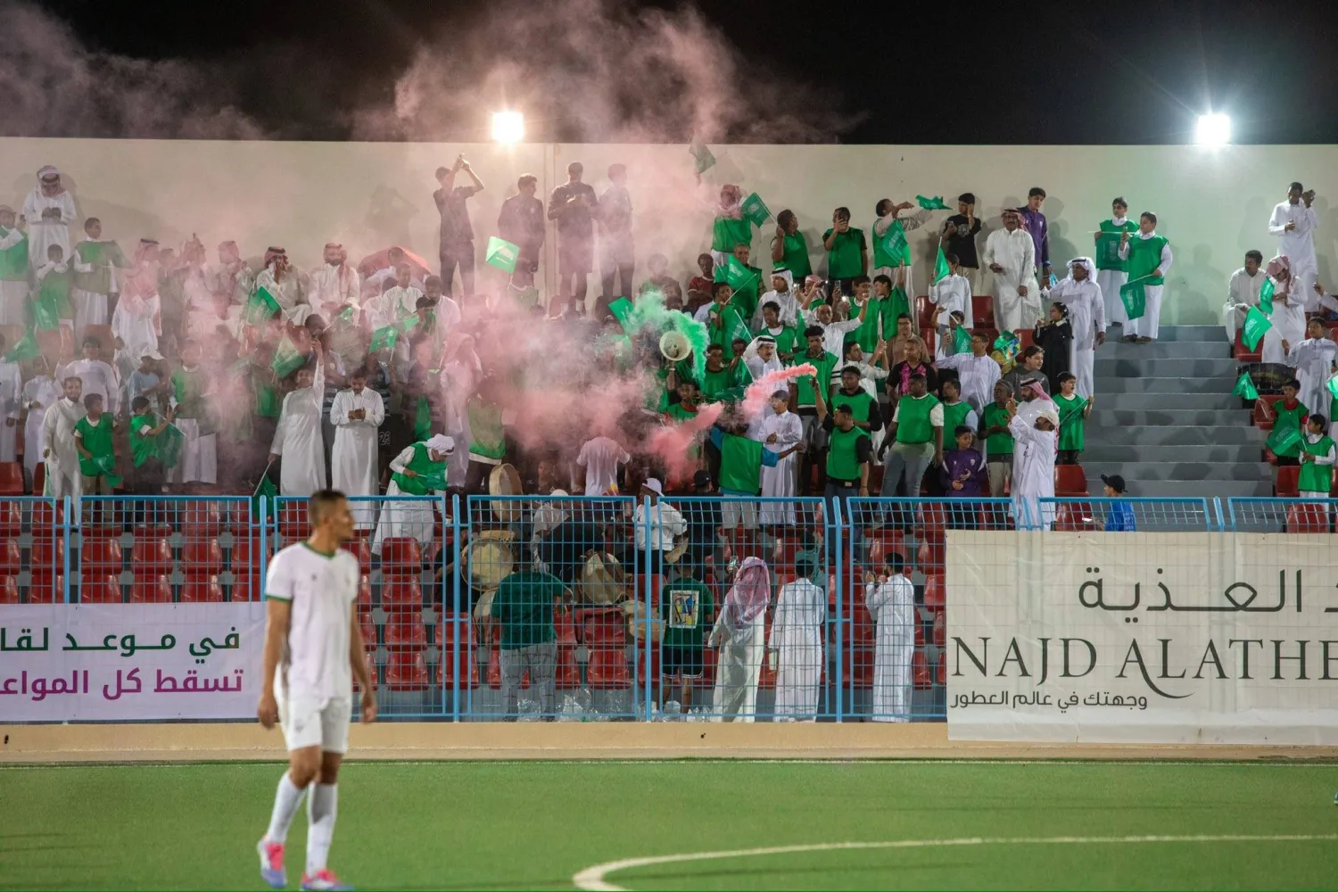 جماهير الأنوار قادت فريقها للإنجاز (نادي الأنوار)