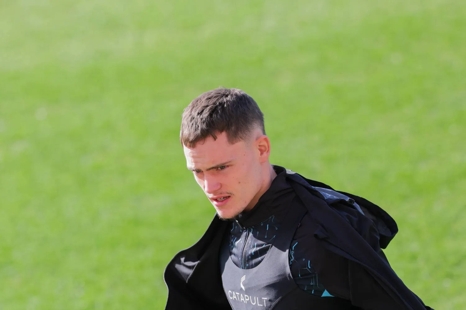 لاعب وسط باير ليفركوزن فلوريان فيرتز (د.ب.أ)