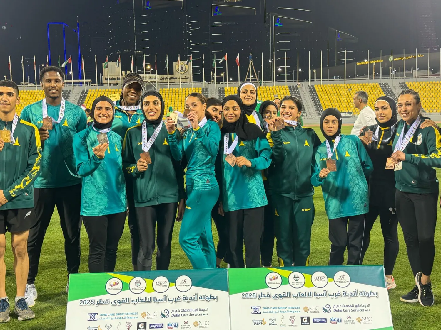 لاعبات الخليج يحتفلن بالإنجاز (الشرق الأوسط)