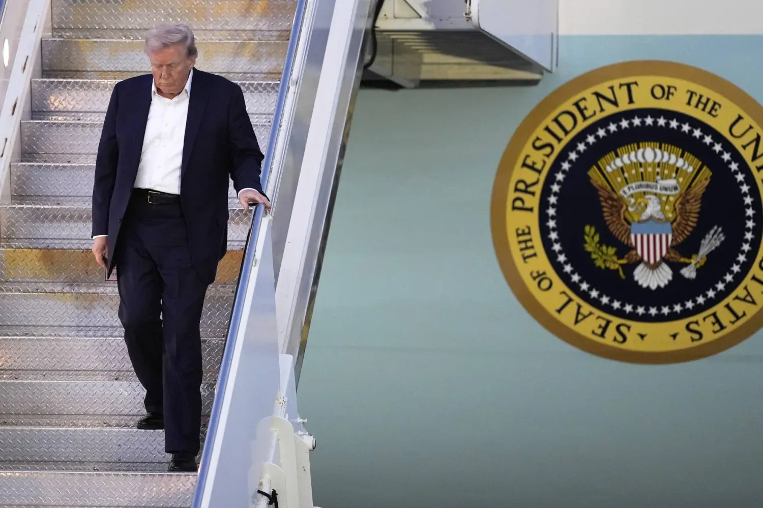  ABD Başkanı Donald Trump Florida'ya gelişinde (AP)