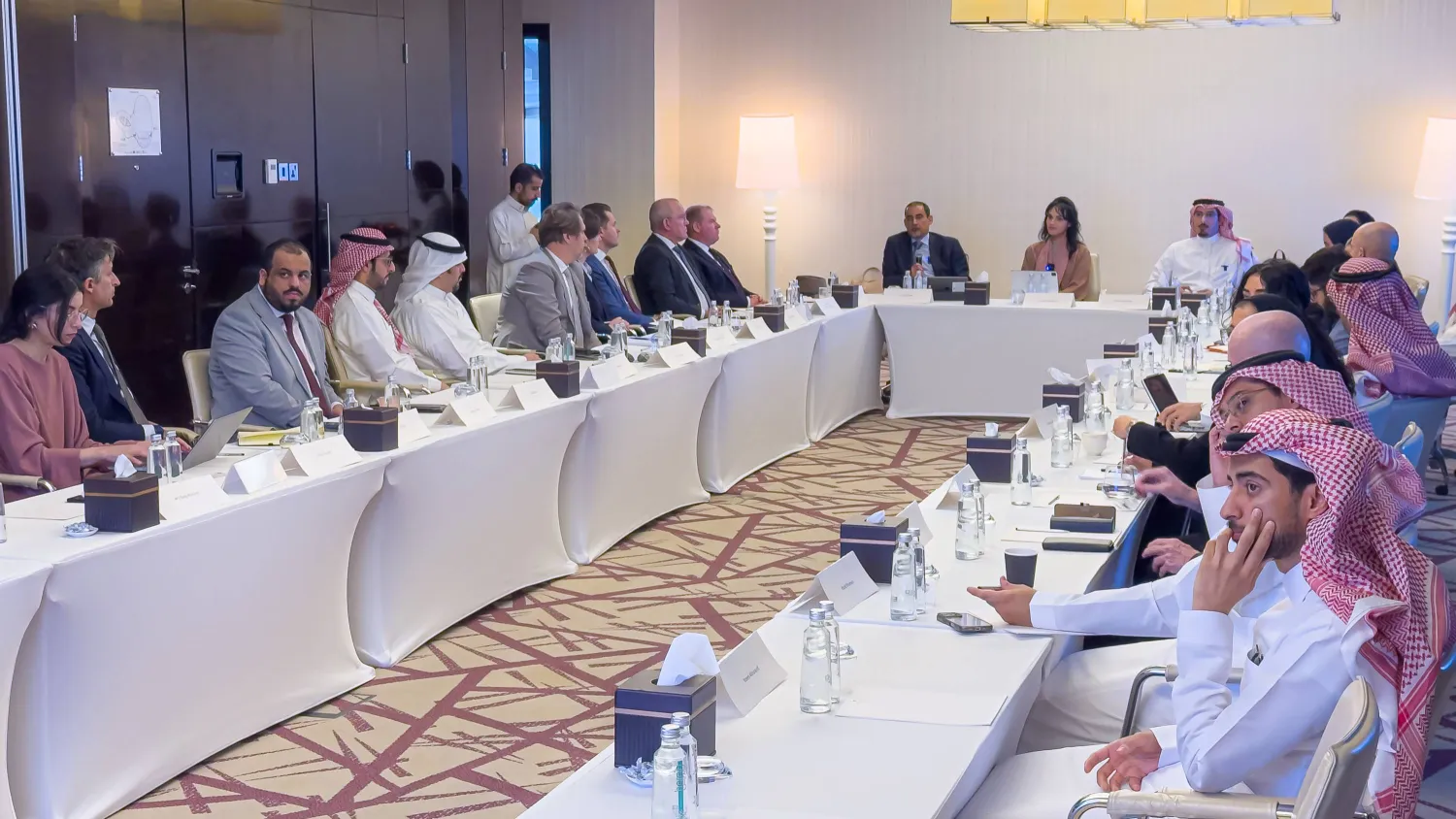 الحلقة النقاشية التي نظمتها «Think» في الرياض (الشرق الأوسط)