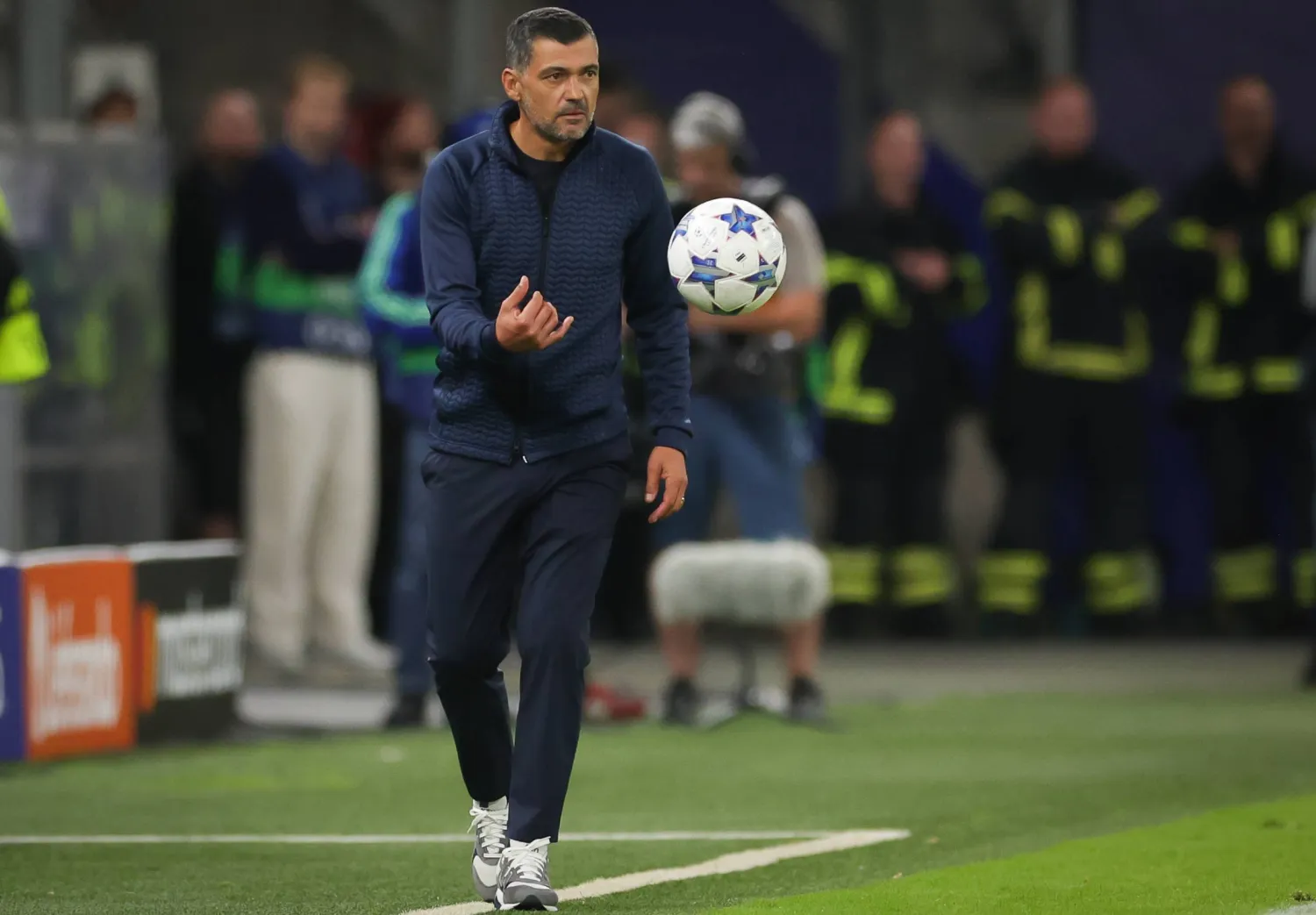 سيرجيو كونسيساو مدرب ميلان (د.ب.أ)