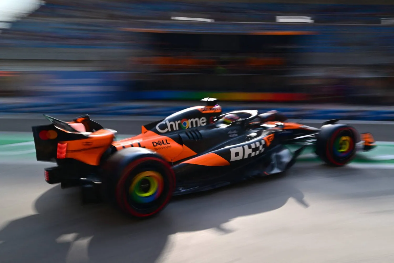 سائقا فريق مكلارين سيطرا على التجارب الحرة الأخيرة لجائزة البحرين (أ.ف.ب)