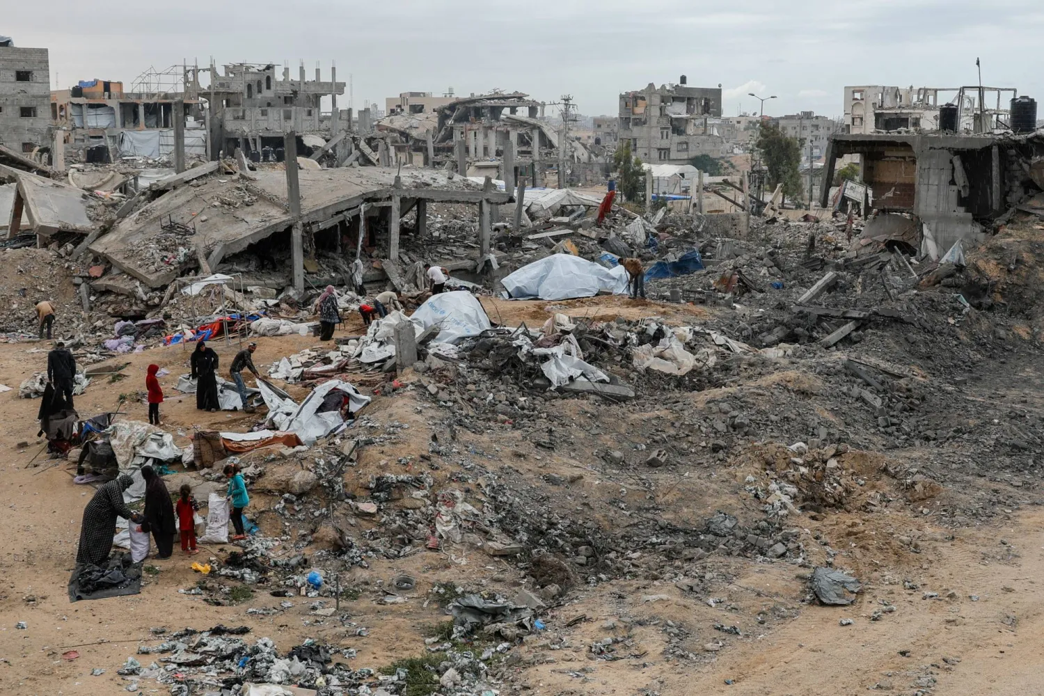 جانب من الدمار جراء الغارات الإسرائيلية على قطاع غزة (رويترز)