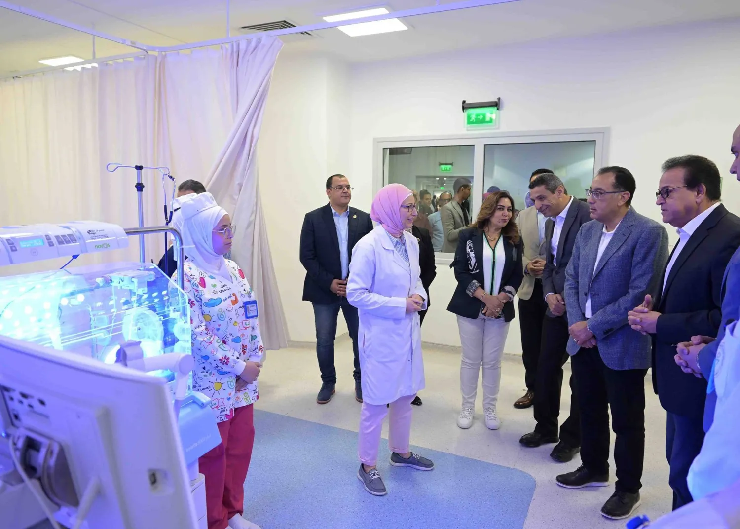 رئيس الوزراء المصري في جولة تفقدية للمجمع الطبي بمحافظة السويس في وقت سابق (مجلس الوزراء المصري)