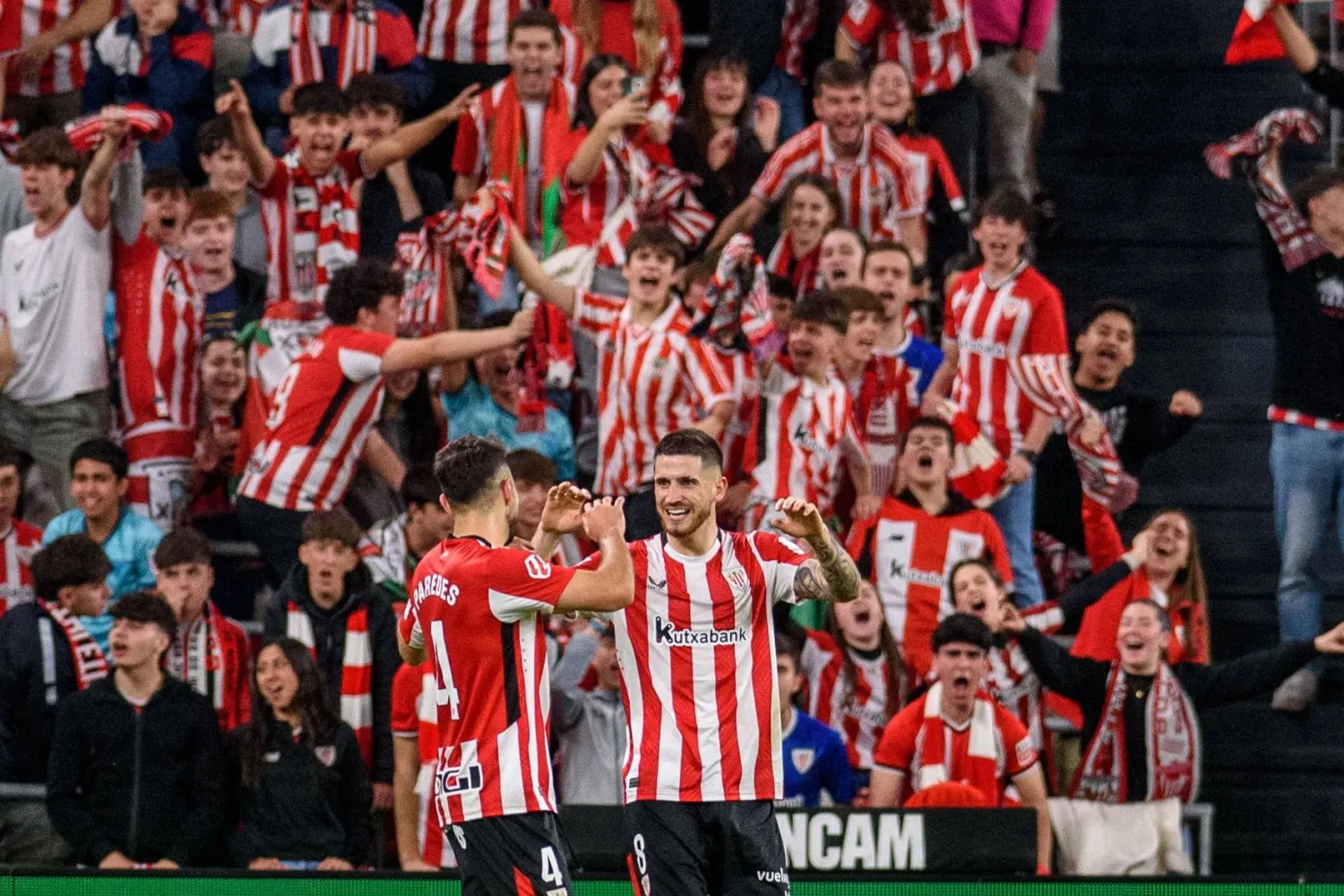 احتفال لاعبي بلباو بالفوز على فاليكانو بثلاثية (إ.ب.أ)