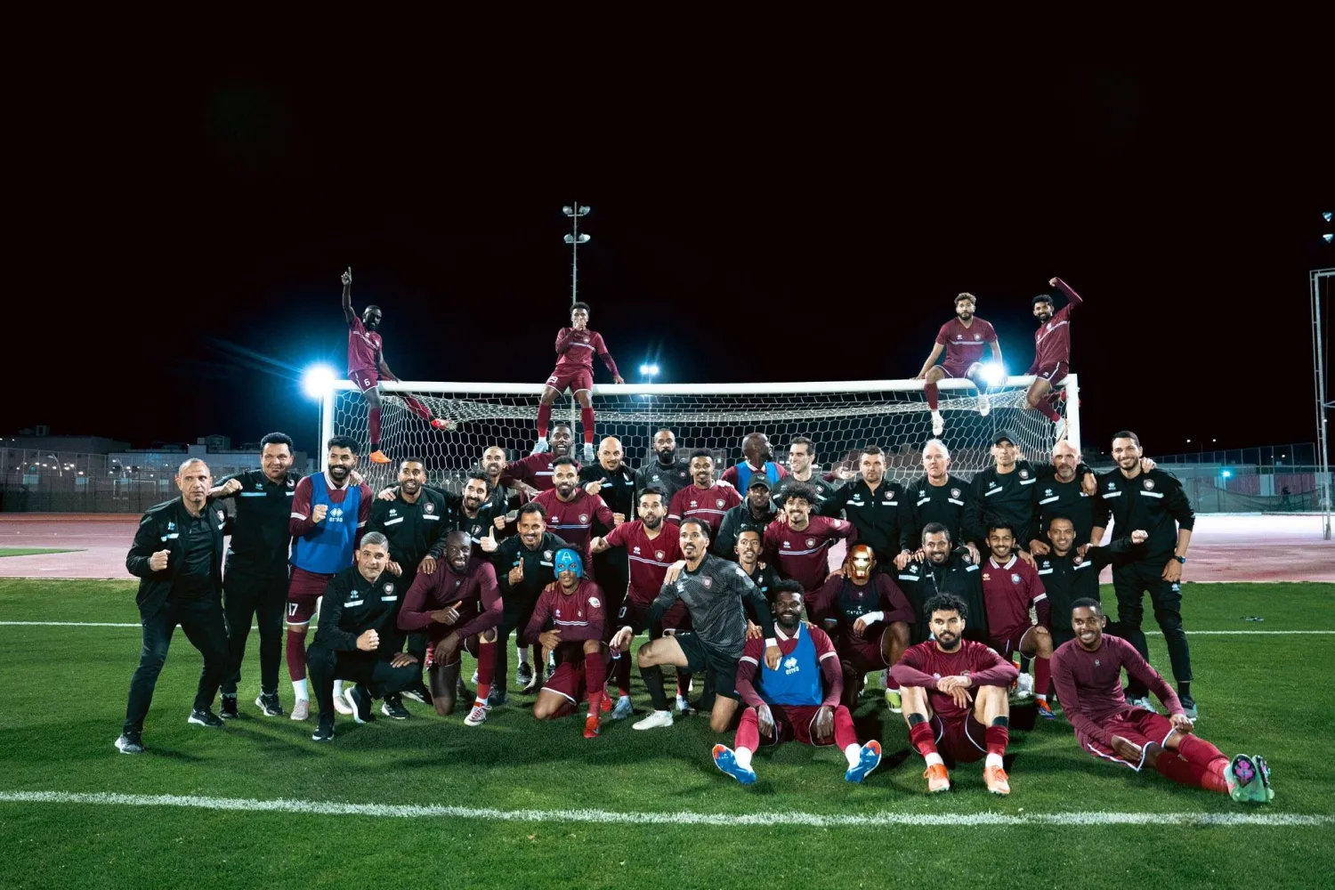 لاعبو الدرعية يحتفلون بأحد انتصاراتهم في دوري الثانية (نادي الدرعية)