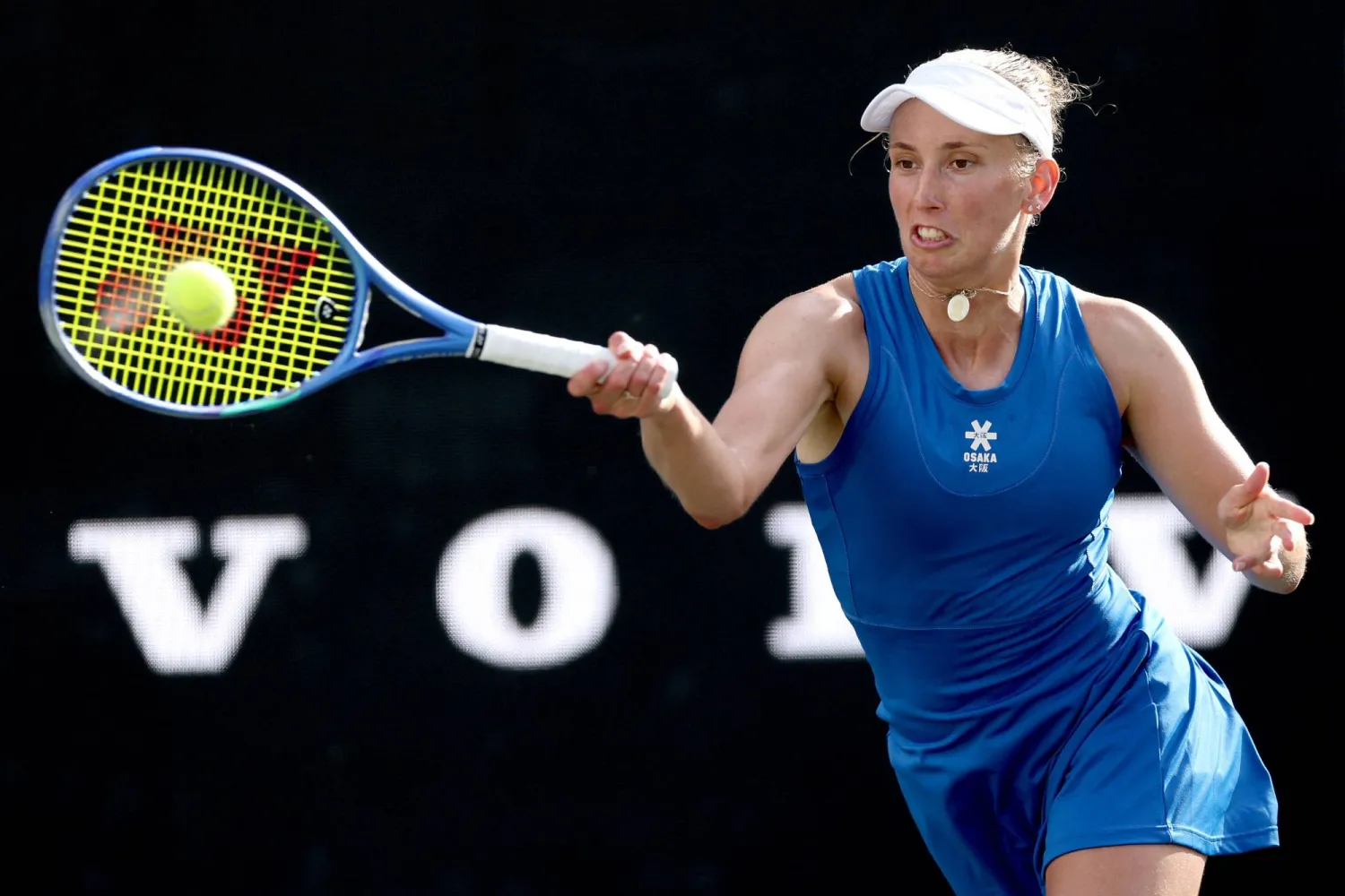 البلجيكية إليسي ميرتينز تتقدم في شتوتغارت (أ.ف.ب)