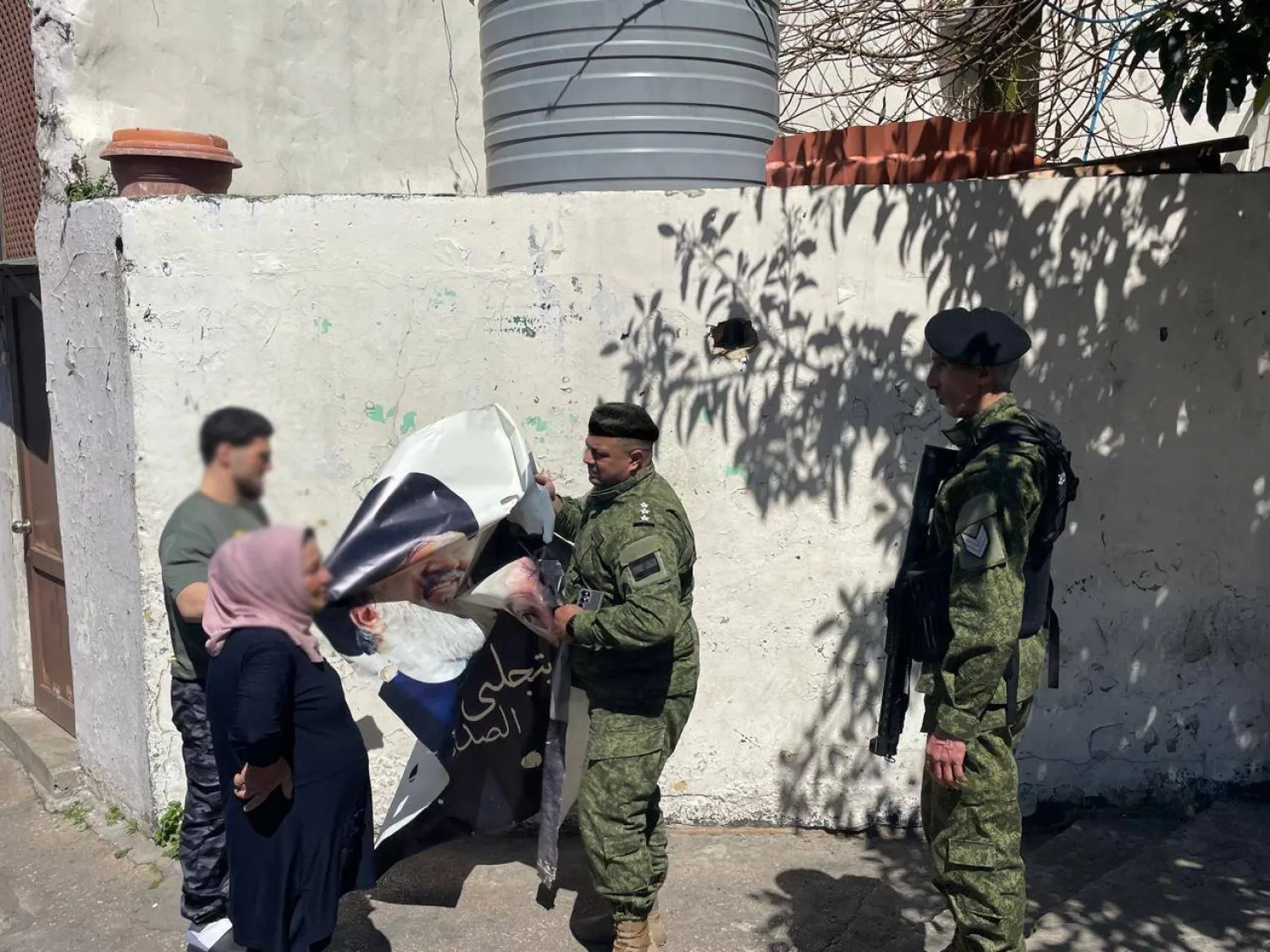 إزالة صورة لأمين عام «حزب الله» السابق حسن نصر الله (بلدية بيروت)