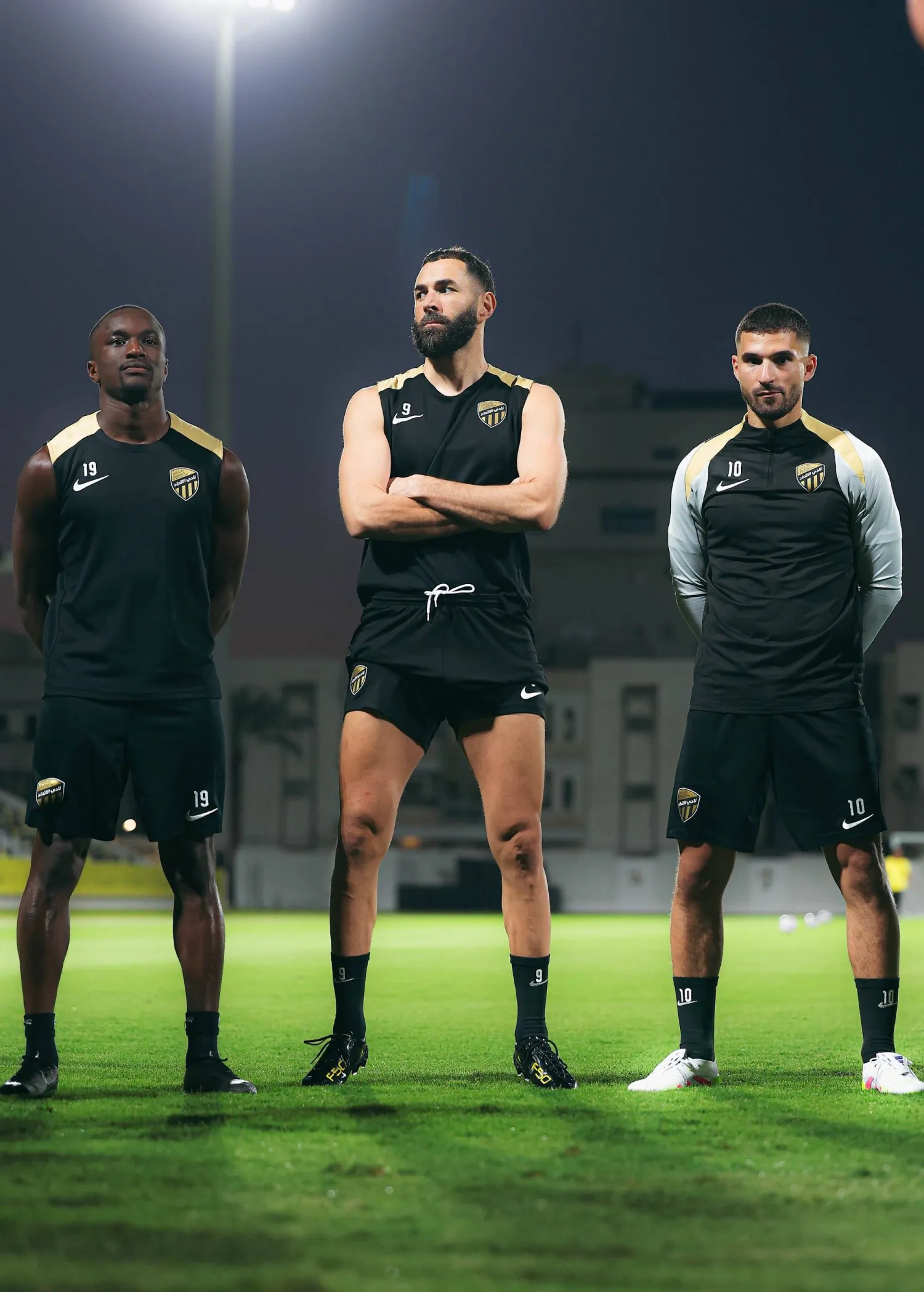 عوار وبنزيمة وديابي في لقطة معبرة خلال استعدادات الاتحاد الأخيرة (نادي الاتحاد)